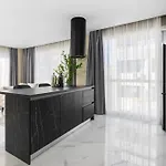 Ophelia By Halu!, Luxury With Hot Tub Apartman *