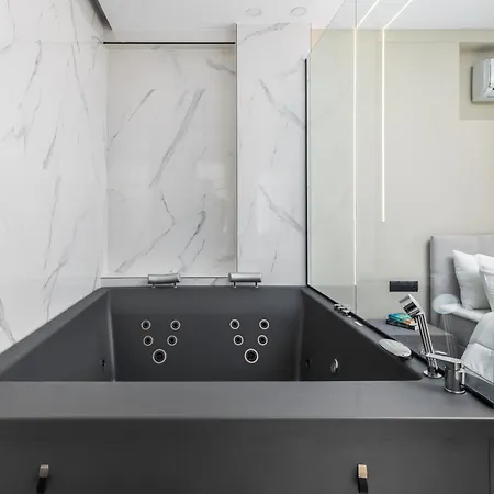 Ophelia By Halu!, Luxury With Hot Tub * Thessaloníki