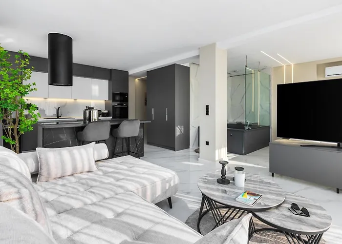 Ophelia By Halu!, Luxury With Hot Tub Apartament Salonic