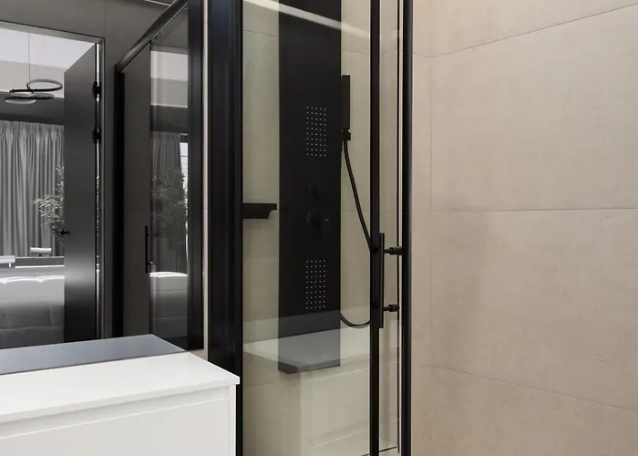 Ophelia By Halu!, Luxury With Hot Tub Apartament Salonic